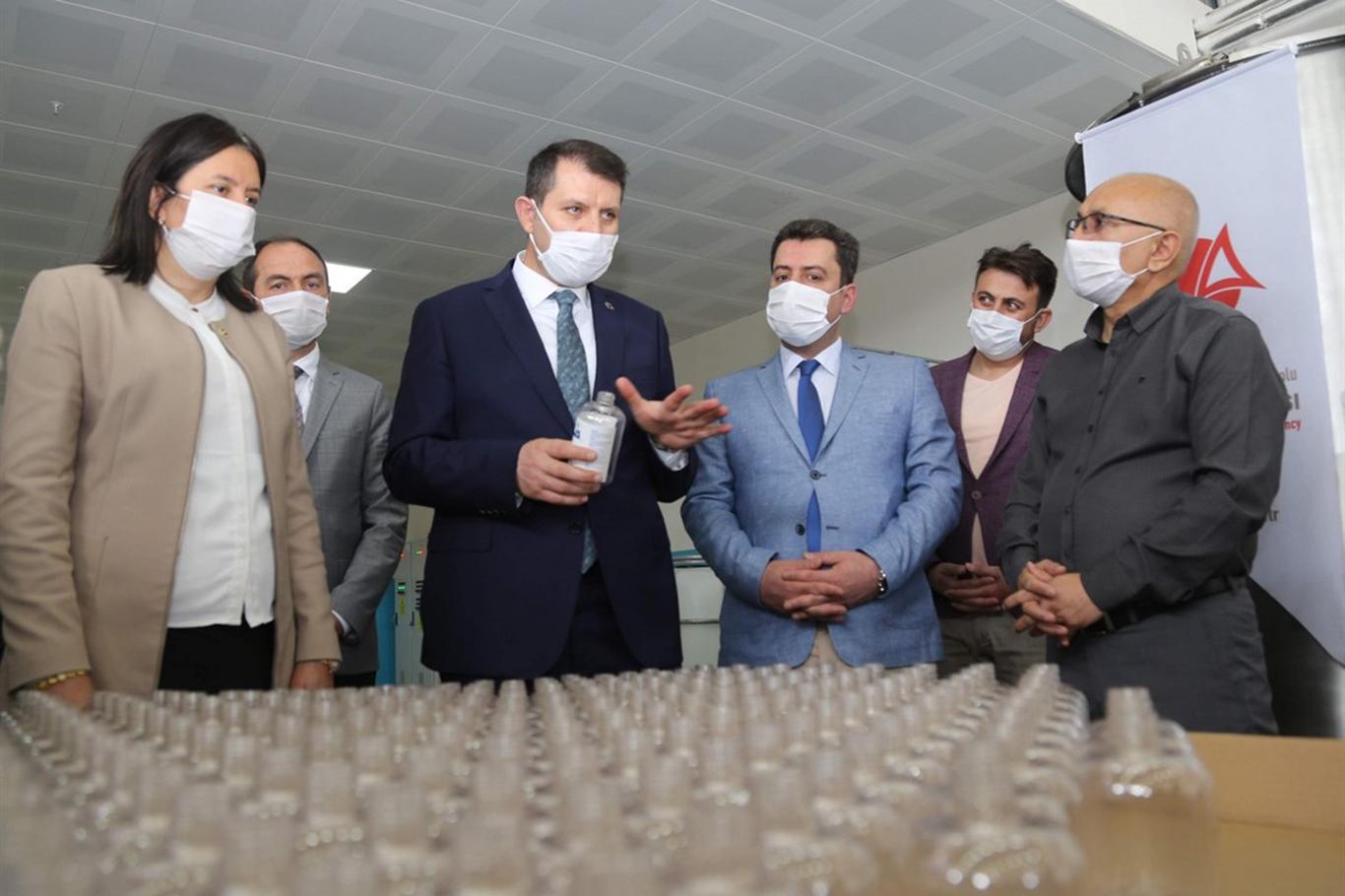 Sivas Meslek Teknik Anadolu Lisesi dezenfekten üretimine başladı